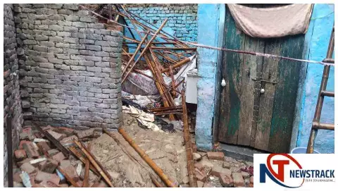 Hapur News: बारिश में कच्चे मकान की छत गिरी, मजदूर की मौत, बेटा घायल, परिवार में मचा कोहराम