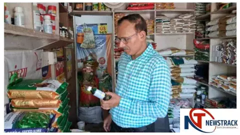 Shravasti News: कीटनाशक दुकानों पर छापेमारी, दवाओं के नमूने लिए गए, 6 विक्रेताओं को नोटिस Shravasti News: कीटनाशक दुकानों पर छापेमारी, दवाओं के नमूने लिए गए, 6 विक्रेताओं को नोटिस