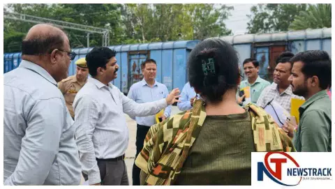 Etah News: एटा में खाद वितरण पर डीएम का बड़ा एक्शन, हर ट्रक पर डिजिटल नजर, किसानों को राहत Etah News: एटा में खाद वितरण पर डीएम का बड़ा एक्शन, हर ट्रक पर डिजिटल नजर, किसानों को राहत