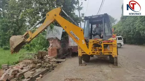 Sitapur: मिशनरी से जुड़ी 37 बीघा जमीन पर चला बुलडोजर, 150 करोड़ की सरकारी भूमि कराई गई कब्जामुक्त Sitapur: मिशनरी से जुड़ी 37 बीघा जमीन पर चला बुलडोजर, 150 करोड़ की सरकारी भूमि कराई गई कब्जामुक्त