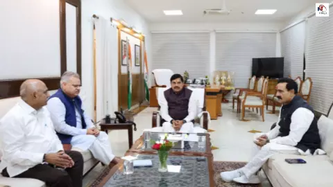 CM से नरोत्तम मिश्रा की मुलाकात के क्या हैं मायने? दतिया उपचुनाव से पहले बढ़ी हलचल