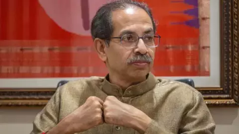 दतिया उपचुनाव में गजब ट्विस्ट! उद्धव ठाकरे बने BJP के लिए नया सिरदर्द, नरोत्तम मिश्रा को दिया खुला ऑफर दतिया उपचुनाव में गजब ट्विस्ट! उद्धव ठाकरे बने BJP के लिए नया सिरदर्द, नरोत्तम मिश्रा को दिया खुला ऑफर