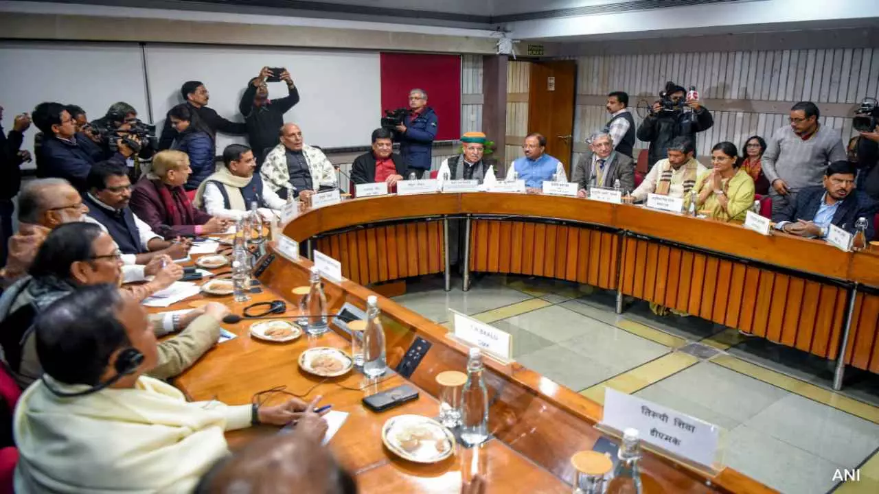 मॉनसून सत्र से ठीक पहले 19 जुलाई को सर्वदलीय बैठक, संसद में मोदी सरकार दिखाएगी ताकत, पेश होंगे ये बड़े बिल मॉनसून सत्र से ठीक पहले 19 जुलाई को सर्वदलीय बैठक, संसद में मोदी सरकार दिखाएगी ताकत, पेश होंगे ये बड़े बिल