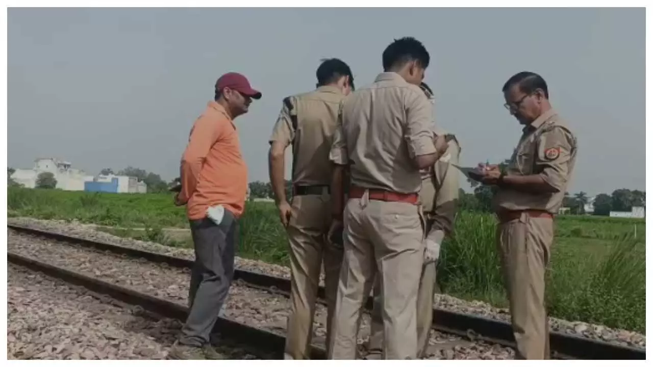 Body of unidentified youth found on railway track in Raya Body of unidentified youth found on railway track in Raya