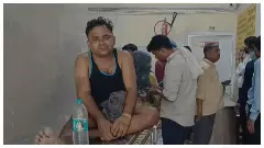 Firozabad News अस्पताल की बड़ी लापरवाही: 4 घंटे तक एक्स-रे नहीं, स्ट्रेचर पर दर्द से कराहता रहा मरीज Firozabad News अस्पताल की बड़ी लापरवाही: 4 घंटे तक एक्स-रे नहीं, स्ट्रेचर पर दर्द से कराहता रहा मरीज