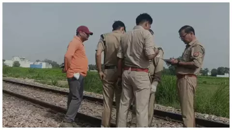 Body of unidentified youth found on railway track in Raya