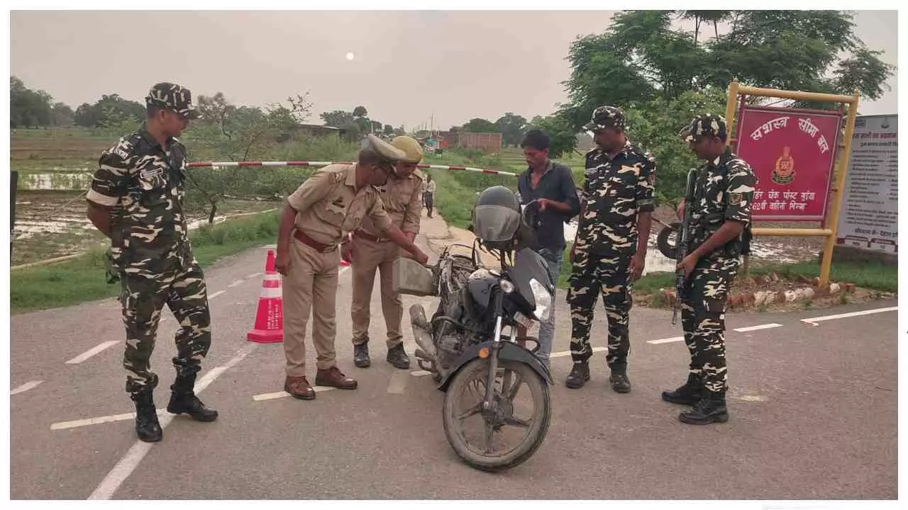 Shravasti News: इंडो-नेपाल सीमा पर पुलिस-SSB की संयुक्त गश्त, सुरक्षा व्यवस्था सख्त