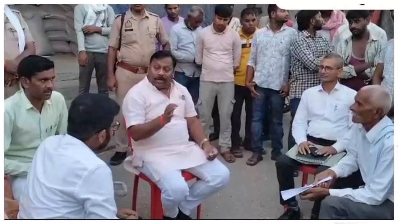 Etah News: बाजरा खरीद में भ्रष्टाचार के आरोप, विधायक बोले- किसानों का हक मारने वालों पर कार्रवाई
