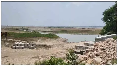 Ayodhya News: बाढ़ से निपटने की पूरी तैयारी, 14 शरणालय, 150 नावें और राहत टीमें अलर्ट Ayodhya News: बाढ़ से निपटने की पूरी तैयारी, 14 शरणालय, 150 नावें और राहत टीमें अलर्ट