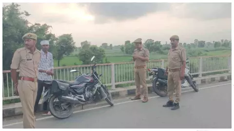 Maharajganj News: घुघली-सिसवा मार्ग पर चला सघन वाहन चेकिंग अभियान, नियम तोड़ने वालों के कटे चालान। Maharajganj News: घुघली-सिसवा मार्ग पर चला सघन वाहन चेकिंग अभियान, नियम तोड़ने वालों के कटे चालान।