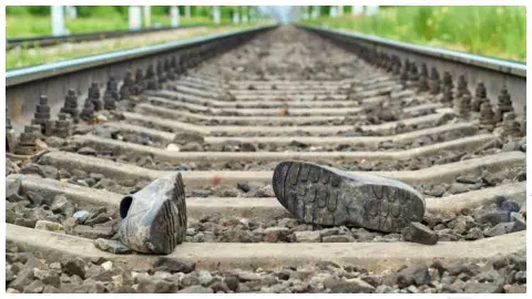 Chandauli News:  ट्रेन हादसे में पति की मौत, सदमे में पत्नी ने भी तोड़ा दम, गांव में मातम