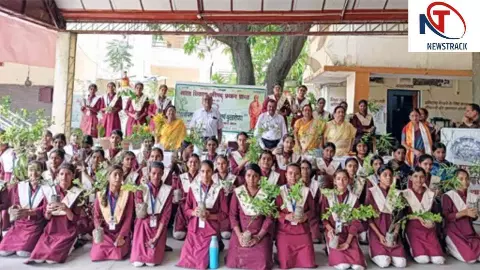 Prayagraj News: छात्राओं ने लिया पर्यावरण संरक्षण का संकल्प, जल बचत और वृक्षारोपण का दिया संदेश