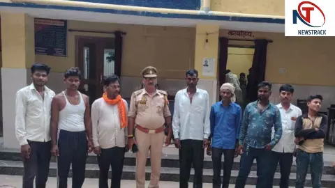 Etawah News: चंबल नदी में कूदकर जान देने जा रहे युवक को इटावा पुलिस ने बचाया, परिजनों को सौंपा