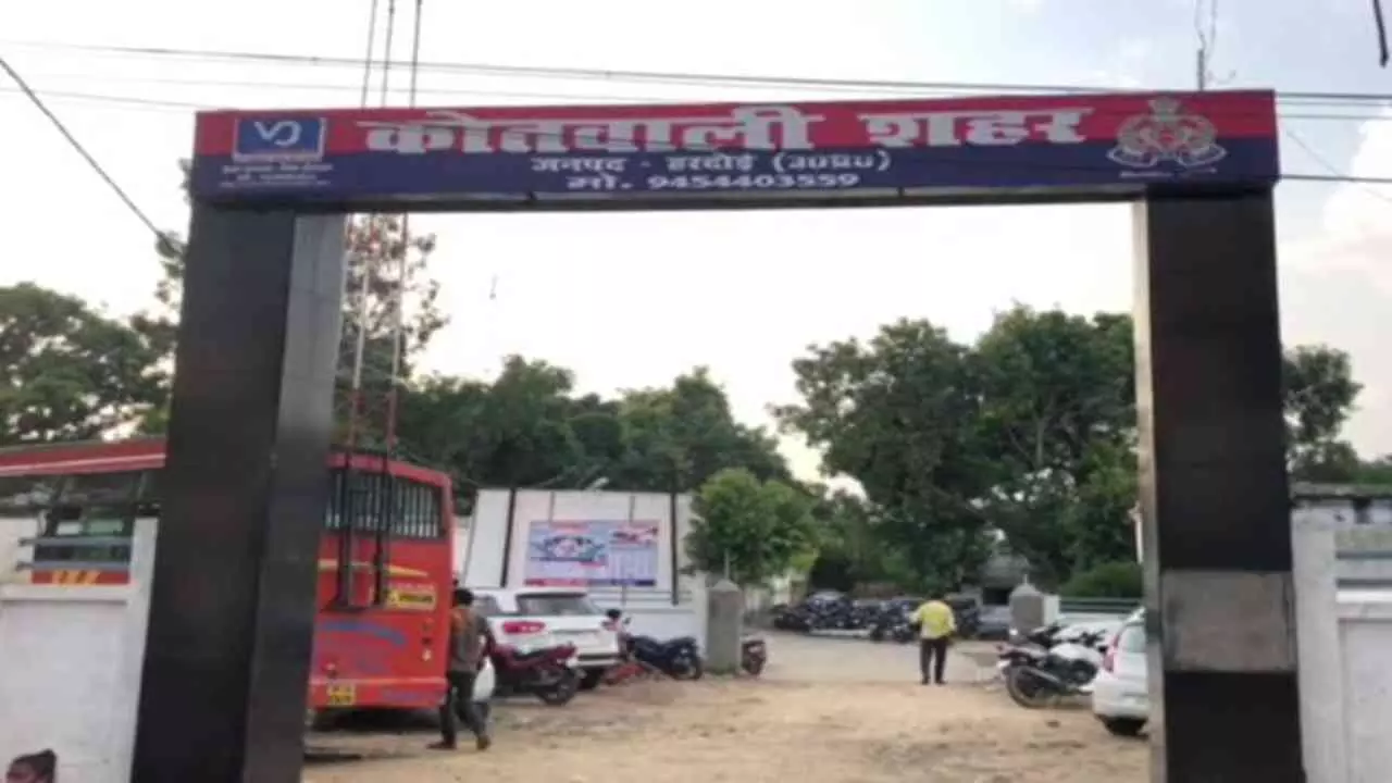 Hardoi News: किशोरी संदिग्ध परिस्थितियों में लापता, तीन लोगों पर बहला-फुसलाकर ले जाने का आरोप Hardoi News: किशोरी संदिग्ध परिस्थितियों में लापता, तीन लोगों पर बहला-फुसलाकर ले जाने का आरोप