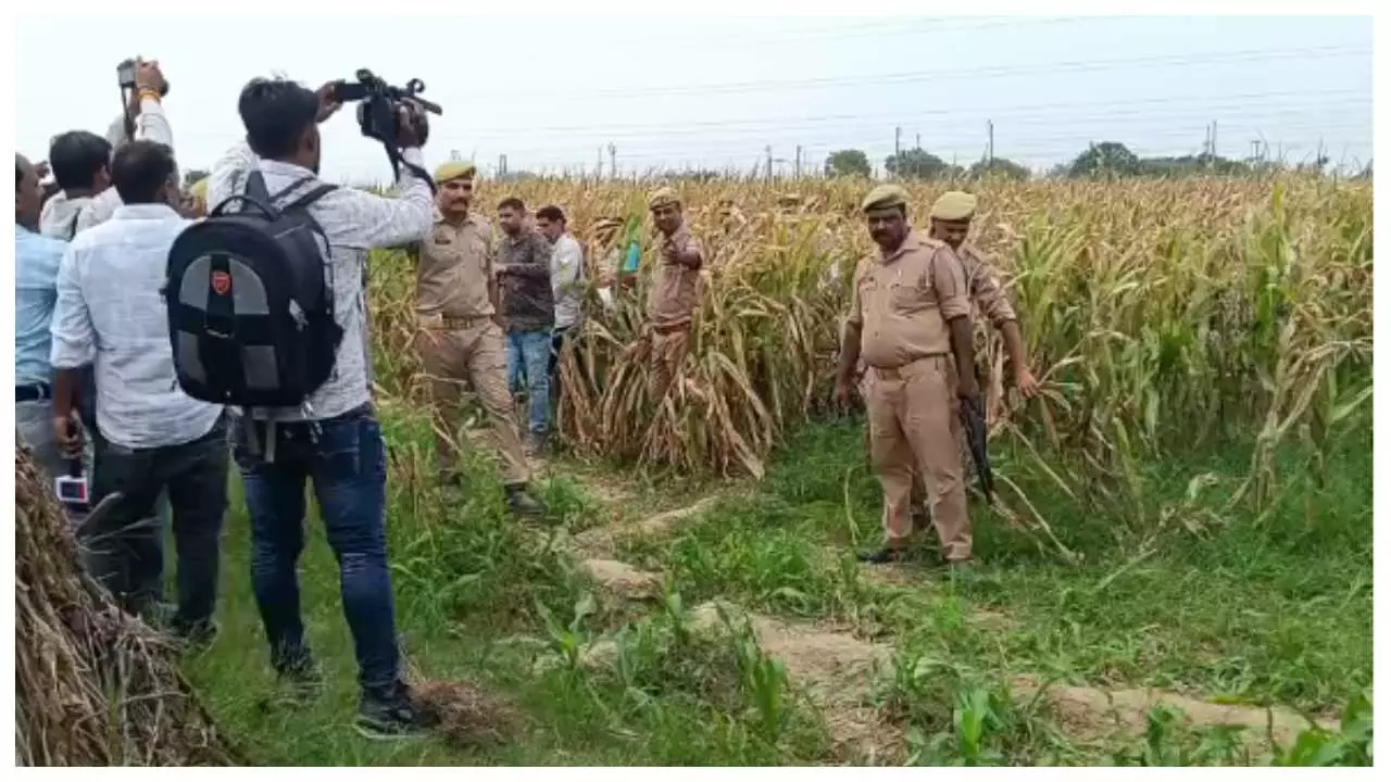 Clash between police and miscreants Clash between police and miscreants