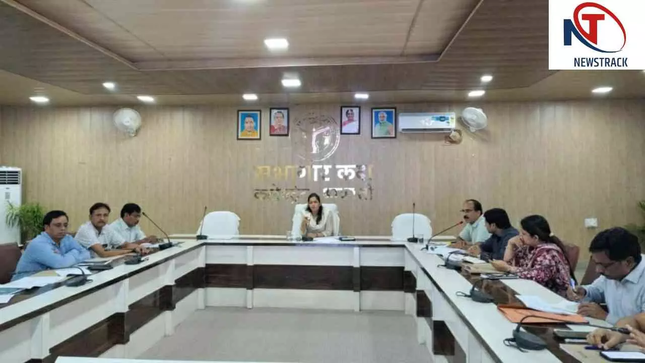 Shravasti News: डीएम ने IGRS शिकायतों के समयबद्ध एवं गुणवत्तापूर्ण निस्तारण के दिए निर्देश