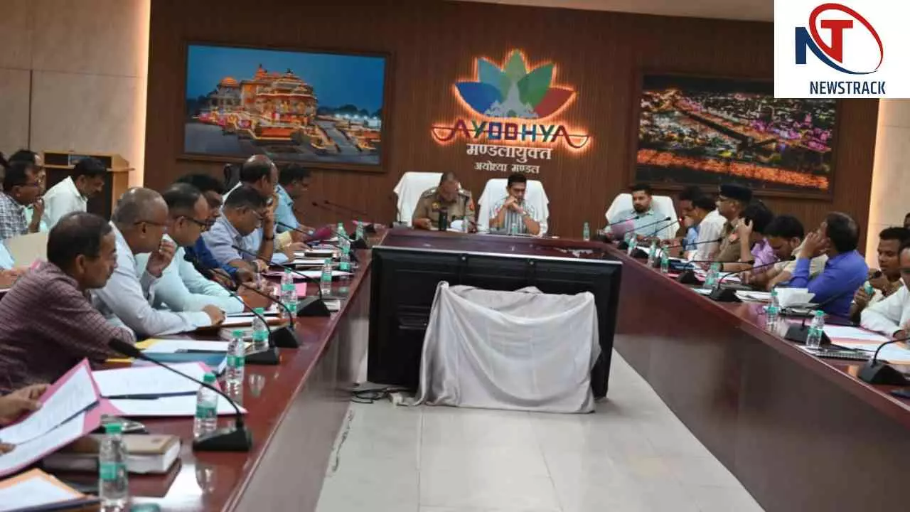Ayodhya News: श्रावण झूला मेला 2026 की तैयारियों को लेकर मंडलायुक्त ने की समीक्षा