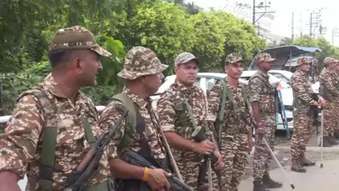 हर हाल में पढ़ेंगे जुमा... कोलकाता एयरपोर्ट मस्जिद पर बवाल, भारी पुलिस बल तैनात हर हाल में पढ़ेंगे जुमा... कोलकाता एयरपोर्ट मस्जिद पर बवाल, भारी पुलिस बल तैनात