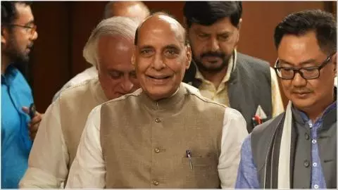 मानसून सत्र से पहले सरकार का बड़ा एक्शन प्लान! Rajnath Singh के आवास पर हुई अहम बैठक, बढ़ी राजनीतिक हलचल मानसून सत्र से पहले सरकार का बड़ा एक्शन प्लान! Rajnath Singh के आवास पर हुई अहम बैठक, बढ़ी राजनीतिक हलचल