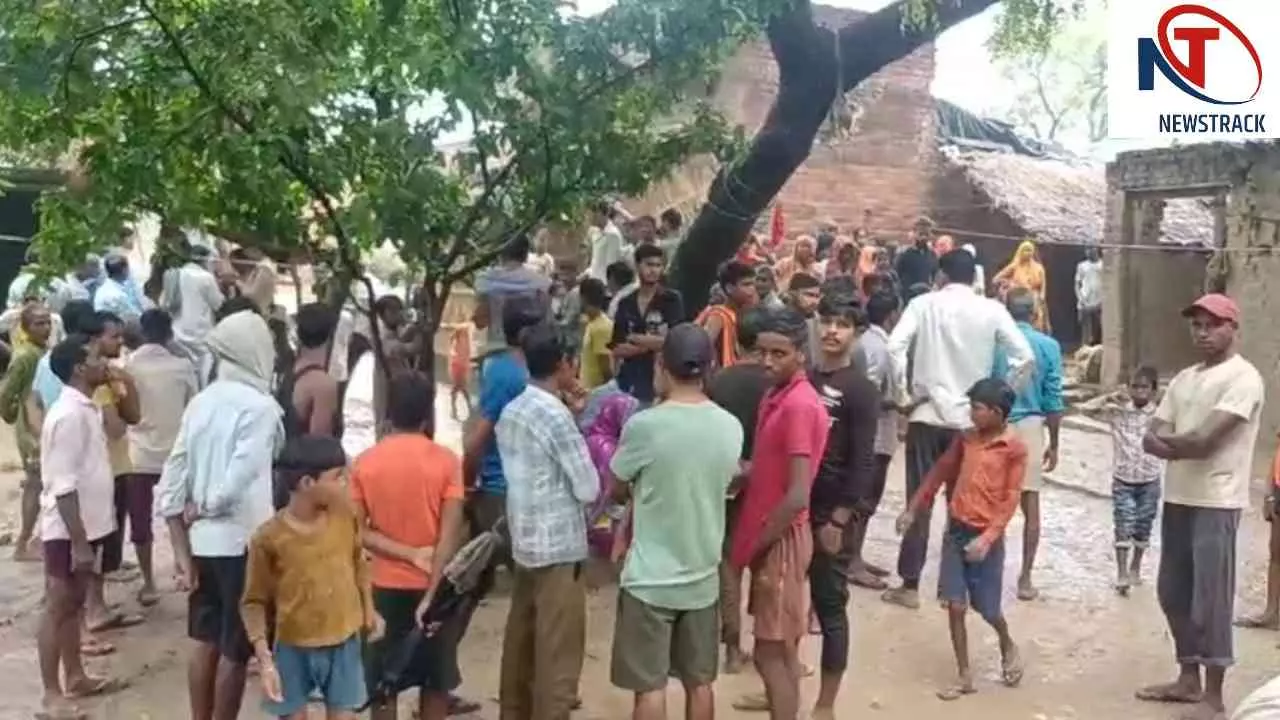 Sitapur News: शराब पीने से रोकने पर बेटे ने मां की पीट-पीटकर हत्या, गांव में पसरा मातम Sitapur News: शराब पीने से रोकने पर बेटे ने मां की पीट-पीटकर हत्या, गांव में पसरा मातम