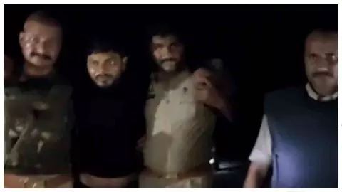 Azamgarh News: पवई में सनसनीखेज वारदात का खुलासा, महिला हमला आरोपी पुलिस मुठभेड़ में दबोचा गया Azamgarh News: पवई में सनसनीखेज वारदात का खुलासा, महिला हमला आरोपी पुलिस मुठभेड़ में दबोचा गया