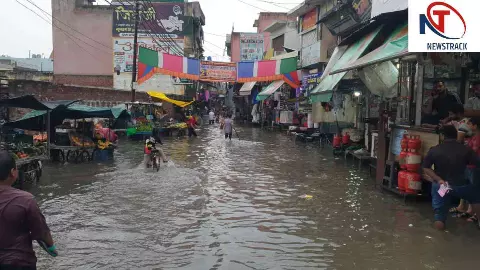 Shamli News: आधे घंटे की तेज बारिश से शामली जलमग्न, जलभराव ने नगर पालिका की खोली पोल Shamli News: आधे घंटे की तेज बारिश से शामली जलमग्न, जलभराव ने नगर पालिका की खोली पोल