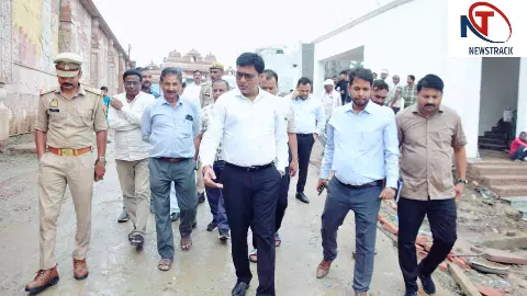 Lakhimpur kheri News: श्रावण से पहले छोटी काशी में तैयारियां तेज, डीएम ने कॉरिडोर का किया निरीक्षण Lakhimpur kheri News: श्रावण से पहले छोटी काशी में तैयारियां तेज, डीएम ने कॉरिडोर का किया निरीक्षण