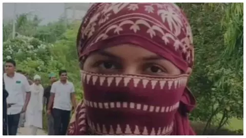Hapur News: 15 साल की बेटी की जबरन शादी का आरोप, मां ने डीएम-एसपी से मांगा न्याय