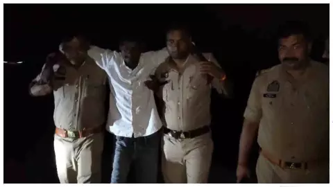 Amethi News: पुलिस की बड़ी कार्रवाई,हिस्ट्रीशीटर गिरफ्तार, शातिर चोर गिरोह का भंडाफोड़ Amethi News: पुलिस की बड़ी कार्रवाई,हिस्ट्रीशीटर गिरफ्तार, शातिर चोर गिरोह का भंडाफोड़
