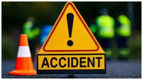 Sonbhadra Accident: ट्रक-बाइक की जोरदार भिड़ंत, एक युवक की मौत से गांव में मातम Sonbhadra Accident: ट्रक-बाइक की जोरदार भिड़ंत, एक युवक की मौत से गांव में मातम