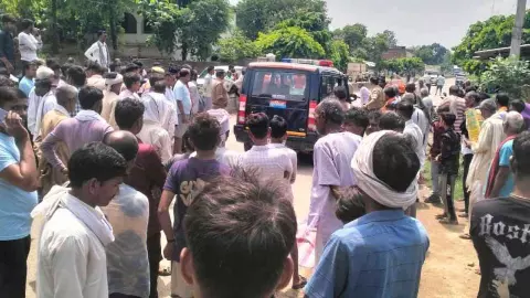 Jalaun News: जालौन खाद लदे ट्रक की चपेट में आने से किसान की मौत, चालक गिरफ्तार Jalaun News: जालौन खाद लदे ट्रक की चपेट में आने से किसान की मौत, चालक गिरफ्तार