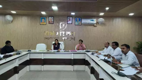 Shravasti News: उद्योग बंधु समिति की बैठक, डीएम ने बैंकों को अधिक ऋण स्वीकृत करने के दिए निर्देश