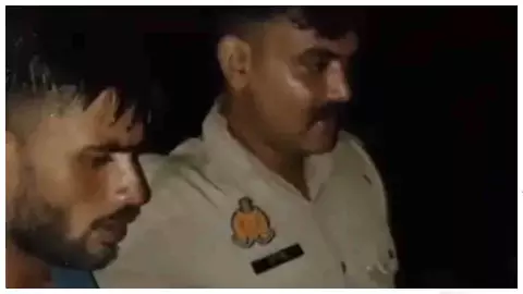 Jalaun News: पत्नी से विवाद के बाद युवक ने यमुना पुल से लगाई छलांग, पुलिस ने बचाई जान Jalaun News: पत्नी से विवाद के बाद युवक ने यमुना पुल से लगाई छलांग, पुलिस ने बचाई जान