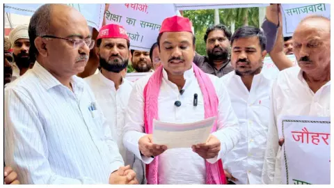 Demanding to stop action on 38 buildings of Jauhar University