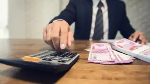 4 Lakh Salary India Viral Video: Why a Young Professional Said ‘There Is No Hope in India’ 4 Lakh Salary India Viral Video: Why a Young Professional Said ‘There Is No Hope in India’