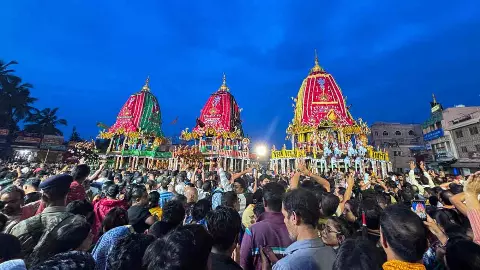 जगन्नाथ रथ यात्रा में फिर मची भगदड़! दम घुटने से एक श्रद्धालु कि मौत, दर्जनों पहुंचे अस्पताल जगन्नाथ रथ यात्रा में फिर मची भगदड़! दम घुटने से एक श्रद्धालु कि मौत, दर्जनों पहुंचे अस्पताल