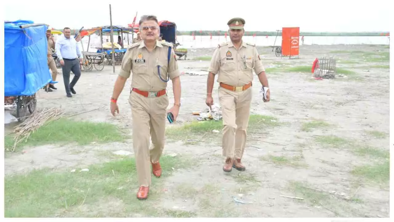 Kasganj News: डीएम-एसपी ने कांवड़ यात्रा तैयारियों की समीक्षा की, घाटों व रूट का लिया जायजा Kasganj News: डीएम-एसपी ने कांवड़ यात्रा तैयारियों की समीक्षा की, घाटों व रूट का लिया जायजा