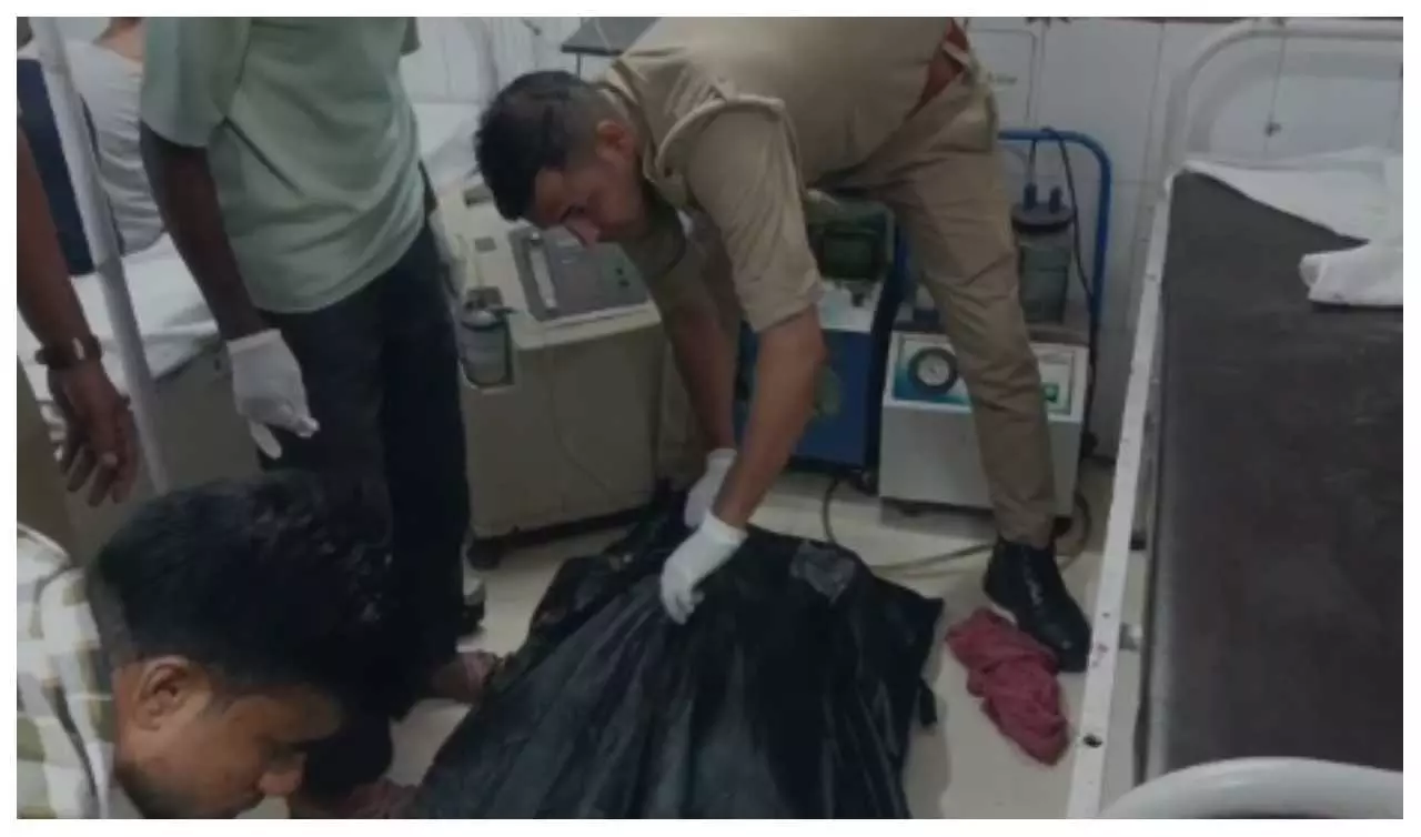 Body reached post-mortem house by e-rickshaw amid rain