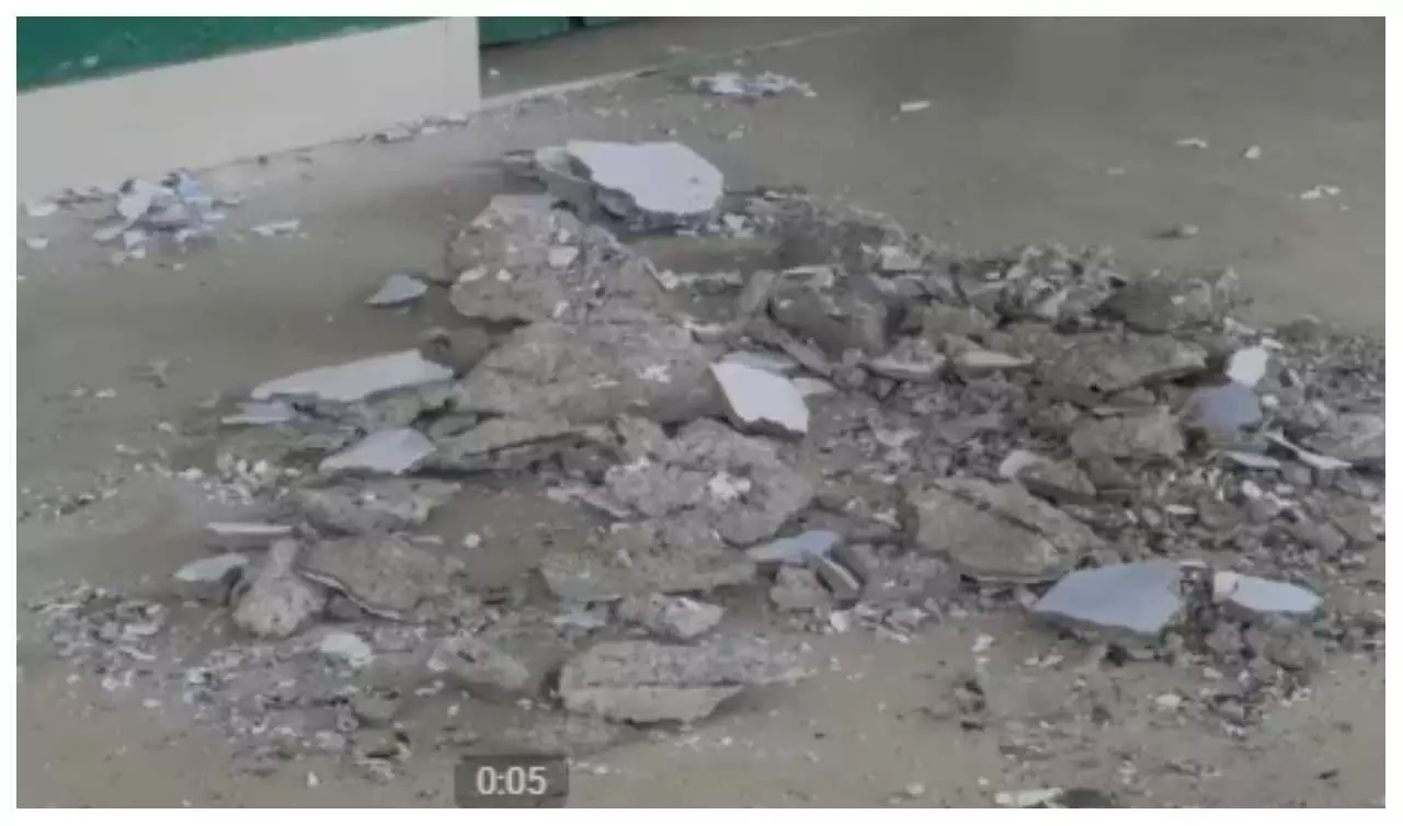 Roof plaster falls, five children injured at primary school in Soron Roof plaster falls, five children injured at primary school in Soron