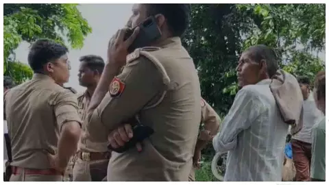 Aligarh News: बजरी के मौत के ट्रक ने ली एक और जान, शिवाला पुल पर 20 मीटर घसीटा युवक Aligarh News: बजरी के मौत के ट्रक ने ली एक और जान, शिवाला पुल पर 20 मीटर घसीटा युवक