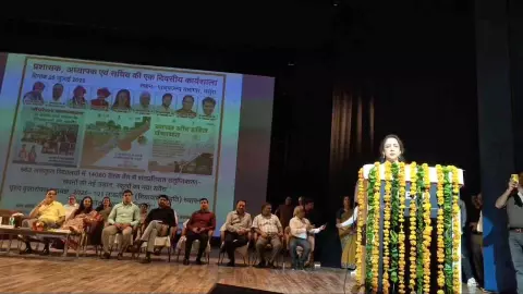Mathura News: बाल मैत्रिक और हरित ग्राम बनाने पर मंथन, 101 लाडली वन की स्थापना को लेकर कार्यशाला आज
