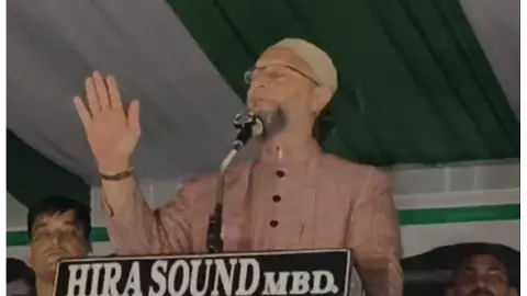 Asduddin Owaisis Public Assembly, Appeals to Muslims to Unite