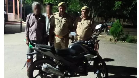 Udaipur Police hand over motorcycle without number plate to Swami Udaipur Police hand over motorcycle without number plate to Swami