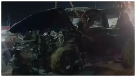 Hapur News: NH-09 पर मौत का तांडव, कार पलटी, कई वाहन भिड़े; तीन की गई जान Hapur News: NH-09 पर मौत का तांडव, कार पलटी, कई वाहन भिड़े; तीन की गई जान