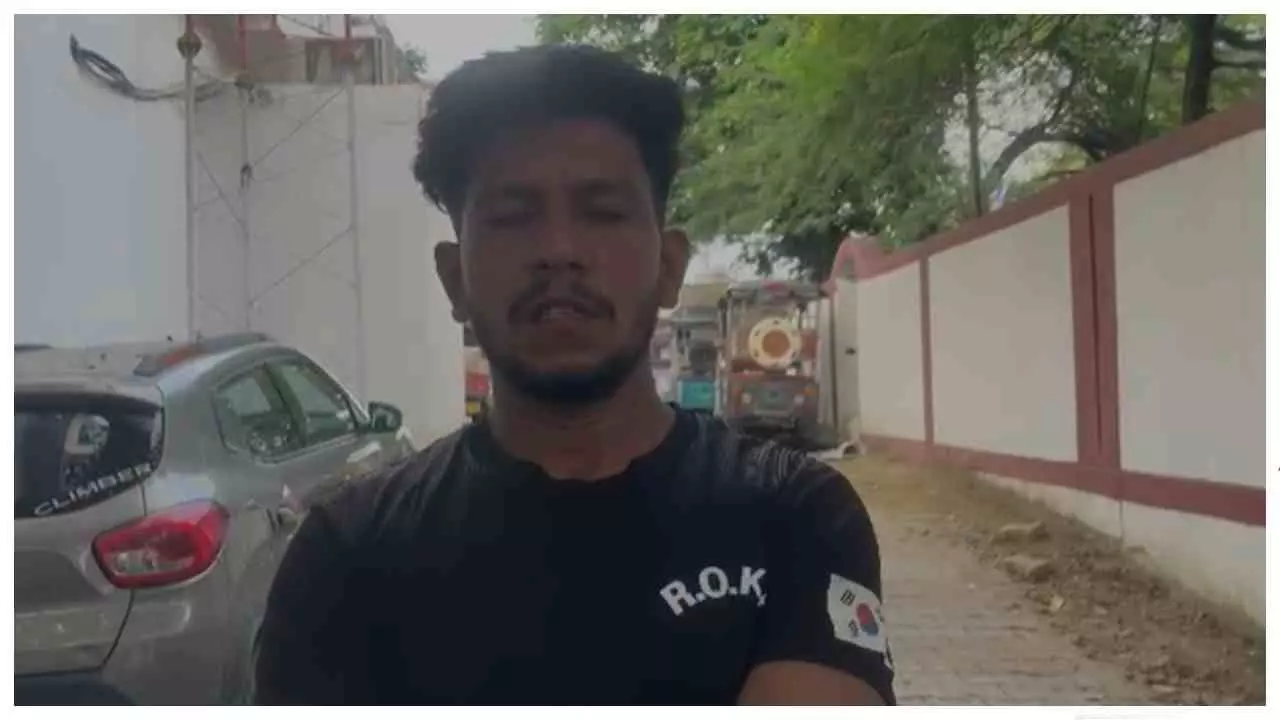 Mathura News: प्रतिबंधित क्षेत्र में संदिग्ध मांस मिलने से हड़कंप, जांच में जुटी पुलिस