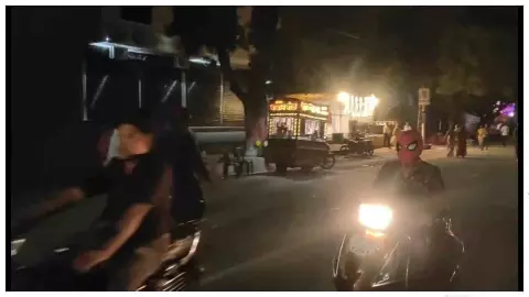 Mathura News: गोवर्धन परिक्रमा मार्ग पर स्कूटी का वीडियो वायरल, मुड़िया मेले की सुरक्षा पर सवाल