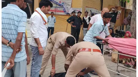 Nagar Panchayat driver killed in road accident, relatives in mourning Nagar Panchayat driver killed in road accident, relatives in mourning