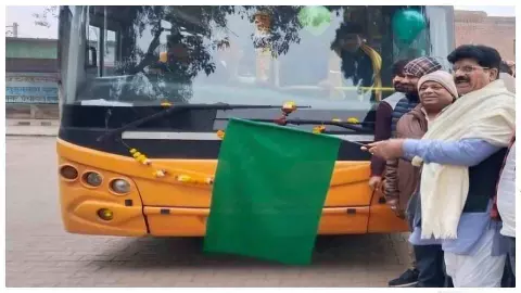 Aligarh News:  CM ग्राम परिवहन योजना का बुरा हाल, अलीगढ़ में बसें न मिलने से नहीं शुरू हुई सेवा
