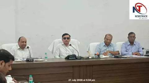राष्ट्रीय स्वास्थ्य मिशन की मंडलीय समीक्षा बैठक संपन्न, उत्कृष्ट चिकित्सा अधिकारी हुए सम्मानित राष्ट्रीय स्वास्थ्य मिशन की मंडलीय समीक्षा बैठक संपन्न, उत्कृष्ट चिकित्सा अधिकारी हुए सम्मानित