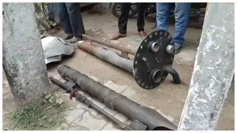 Mainpuri News: खाली डीजल टैंकर में वेल्डिंग के दौरान धमाका, परिचालक गंभीर; 100 मीटर दूर गिरा ढक्कन Mainpuri News: खाली डीजल टैंकर में वेल्डिंग के दौरान धमाका, परिचालक गंभीर; 100 मीटर दूर गिरा ढक्कन